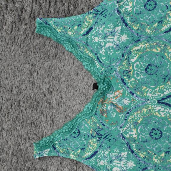 Lane Bryant Women's Size 18/20 Basic Sleeveless Green Geometric Rayon V-Neck - Picture 5 of 8